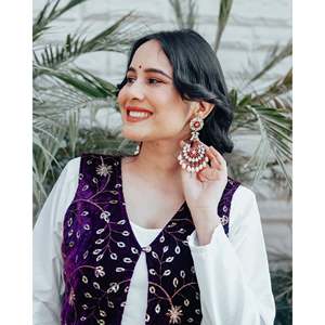 Robe blanche et violette Heily pour femme avec gilet et veste élégants - Product Image 2