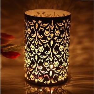 Elegante portavelas metálico que ofrece una iluminación suave y delicada, brindando equilibrio, armonía y paz a los interiores. - Product Image 1