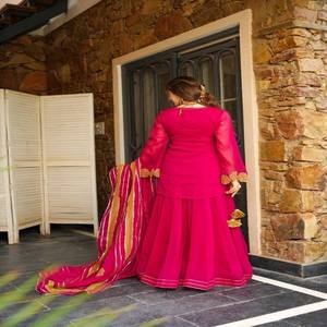 Ensemble Kurti élégant en Georgette VASTRA COTTAGE avec Kurti et Dupatta richement brodés et Palazzo à bordure en dentelle, pièce de créateur à jupe ample et élégante - Product Image 3