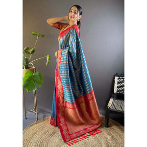 Sari en soie tissée Elite Weaves bleu contrastant avec bordure en satin unique, élégant sari indien - Product Image 3