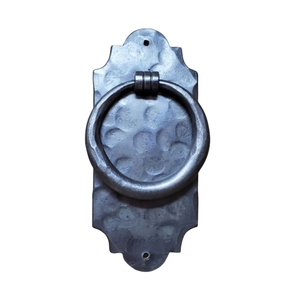 Plaque de porte martelée avec anneau décoratif en fer, finition thermolaquée, pour pêne de porte, poignée de meuble ou décoration murale - Product Image 1