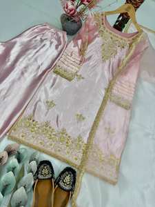 Traje de alta costura con dupatta de seda natural pesada y bordado de lentejuelas en cadena. - Product Image 4