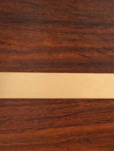 Bolso rectangular de madera personalizado con decoración de latón en el lateral y diseño único para niñas, a un precio económico y asequible por UO. - Product Image 6