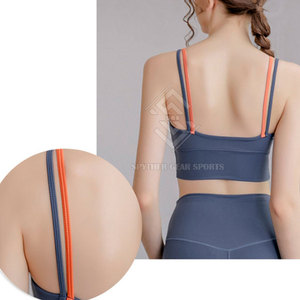 Ensemble de yoga 2 pièces haut de gamme avec logo frontal, en tissu respirant et écologique, idéal pour l'entraînement physique - Product Image 4