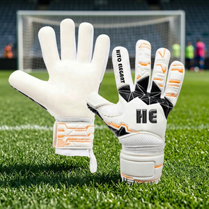 Gants de gardien de but de haute qualité avec impression en silicone au dos, prix abordable, design moderne et de bonne qualité. - Product Image 2