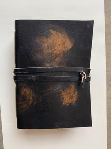 สมุดบันทึกหนังแท้ทำมือพร้อมลวดลายปั๊มนูนและฝังหินธรรมชาติ - Product Image 4