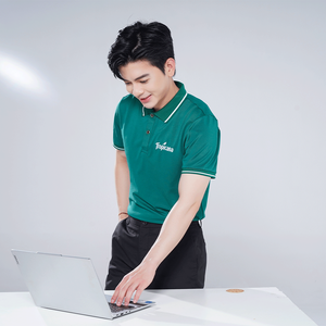 Conjunto de Uniforme Promocional Unisex, Camisa Polo de Poliéster Tejido y Delantal, Ropa de Trabajo Personalizable para Cafetería y Restaurante - Product Image 4