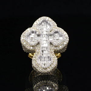 Anillo de lujo con diamantes en forma de trébol y baguette - Product Image 1