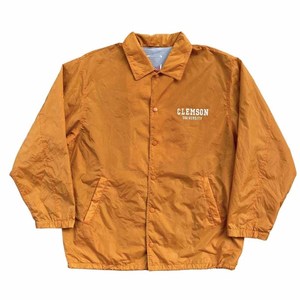 Chaqueta cortavientos Clemson Custom Coach con letras griegas bordadas, cuello vuelto y apliques de chenilla para universidad. - Product Image 1
