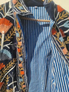 Abrigo de invierno de terciopelo elegante con bordado Suzani, hecho a mano, con arte floral folclórico, estilo bohemio étnico, para mujer, estilo vintage, con cuello alto y de algodón. - Product Image 2