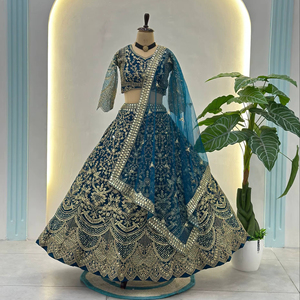 Heera Creation Élégance Royale Formelle Hiver Violet 2XL Broderie Intricata Teintes Riches Artisanat Intemporel Voile Papillon Doux - Product Image 1