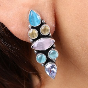 Boucles d'oreilles pendantes en argent oxydé pour femmes, commande en gros |   Bijoux œil de chat multicolores noir et violet |   Fournisseur en gros de produits en vrac - Product Image 1