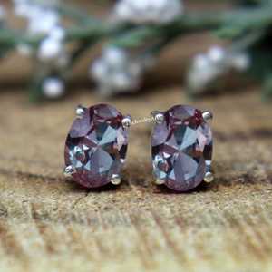 Boucles d'oreilles ovales 7x5 mm en argent sterling 925 avec pierres précieuses changeantes de couleur, délicates boucles d'oreilles clous en Alexandrite, bijoux pour tous les jours - Product Image 6