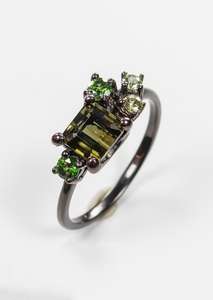 Bague de mariage en argent sterling avec tourmaline verte taille baguette, certifiée IGI, plaquée rhodium, élégance moderne, bijoux de luxe - Product Image 3