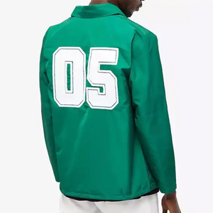 Chaqueta Cortavientos Urbana con Estampado Gráfico Verde, Estilo Deportivo, Ligera, con Botones a Presión, para Hombres Activos - Product Image 2