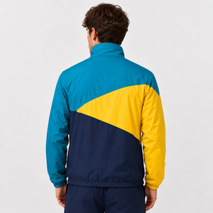 Chaqueta cortavientos para hombre con cierre completo, capucha ajustable y ajuste cómodo para actividades al aire libre y casuales. - Product Image 3
