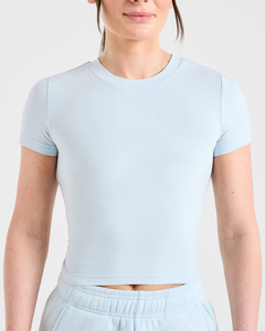 Nouvel Arrivage – T-shirt Décontracté Femme Rouge à Manches Courtes en Jersey Uni, Coupe Slim, Respirant, Personnalisable avec Logo, Vente en Gros, Idéal Printemps-Été - Product Image 2