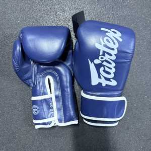 Gants de boxe Fairtex avec protection UV, fermeture auto-agrippante, équipement professionnel pour le sparring et le combat, design et logo personnalisés - Product Image 2