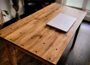 Mesa de Comedor de Madera Sólida de Estilo Rústico de Lujo, Muebles de Comedor de Madera Hechos a Mano con Textura de Grano Natural para Espacios de Comedor Modernos - Product Image 2