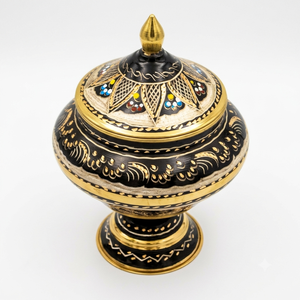 Cremeras de Latón Esmaltado Negro con Tapa Floral Multicolor, Borde Dorado y Base de Pedestal para Decoración de Hogar de Lujo al por Mayor - Product Image 1