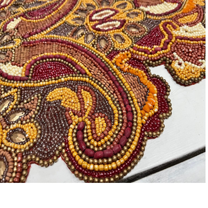 Camino de Mesa/Alfombra de Mesa de Satén Bordado con Cuentas de Diseño Étnico, Duradero, Color y Tamaño Personalizables para Hoteles, Bodas, Casas de Campo - Product Image 1
