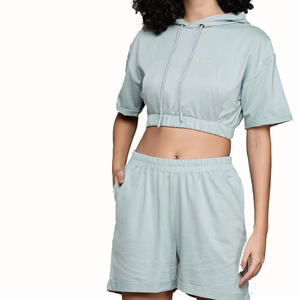 Conjunto de 2 Piezas para Mujer, Personalizado, Informal, 100% Poliéster, Top Corto de Terciopelo con Capucha y Pantalones Cortos - Product Image 3