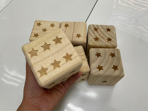 ชุดลูกเต๋าไม้ D6 ทำมือสั่งทำพิเศษ จัดส่งรวดเร็ว ขนาด 60 มม. สำหรับเกมและ DND สไตล์ DIY ตกแต่งบ้าน ไอเดียของขวัญคริสต์มาส - Product Image 5