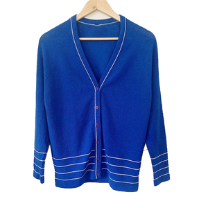 Cardigan en tricot bleu cobalt à col en V et boutons sur le devant, style preppy, avec bordure contrastante, confortable et chic pour l'hiver - Product Image 1