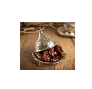 Plat de service rond en métal oriental avec couvercle, motif gravé, pour dattes et noix, vaisselle décorative - Product Image 1