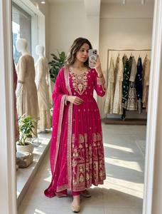 Robe Anarkali en rayonne brodée rose avec dupatta, longueur ras du sol, tenue traditionnelle indienne et pakistanaise pour femmes, robe de mariage - Product Image 3