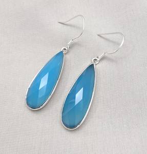 ต่างหูทรงหยดน้ำแคลซิโดนีสีน้ำเงินธรรมชาติ รับรองโดย GIA เงินแท้ 925 สไตล์โบโฮ - Product Image 2