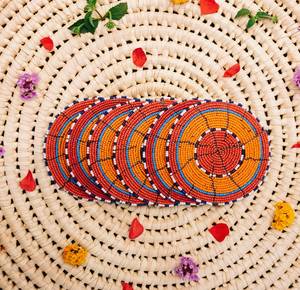 Juego de posavasos multicolor hechos a mano con cuentas. Diseño geométrico redondo de cuentas artesanales de primera calidad. Hermoso color naranja y azul. - Product Image 6