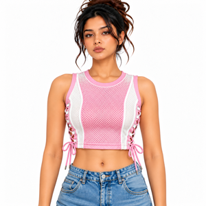 Haut court perforé rose et blanc pour femme avec panneau contrastant et liens latéraux, sans manches – Fournisseur en gros de vêtements tendance - Product Image 2