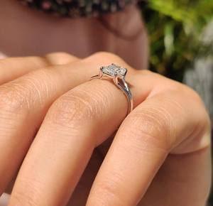 Anillo de Compromiso con Diamante Cultivado en Laboratorio, Corte Esmeralda, Certificado por IGI, de 1.00 a 5.00 Quilates, Oro 14K/18K, Chapado en Oro PT950/S925, Estilo Minimalista - Product Image 5