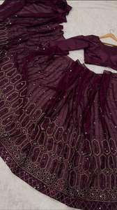 Sari de Seda Kasturi Estilo Bollywood Indio con Lentejuelas, Hilo y Trabajo Dori, y Blusa de Satén Japonés con Trabajo de Lentejuelas - Product Image 6