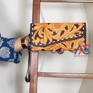 Pochette élégante en cuir repoussé motif tournesol pour femme – Portefeuille long de haute qualité et élégant pour espèces et cartes – Sac de soirée - Product Image 1