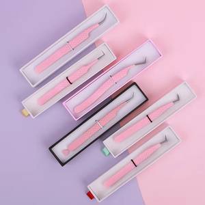 Ensemble de pinces à cils en acier inoxydable de précision, couleur rose, avec poignée texturée et emballage élégant pour une utilisation facile - Product Image 6
