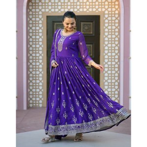 Vestido de Novia de Diseñador con Bordado de Lentejuelas - Product Image 1