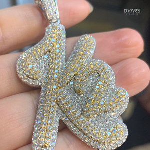 Colgante Personalizado con Nombre, Letra o Número en Cursiva, con Moissanita, de Lujo, Estilo Hip Hop, en Plata de Ley 925 de Dos Tonos - Product Image 1