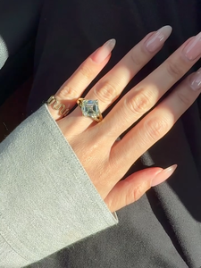 Anillo de Diamante Cultivado en Laboratorio con Corte Asscher de 2 Quilates, Anillo de Compromiso de Oro Amarillo de 14k con Vástago Dividido, Certificado por IGI - Product Image 6