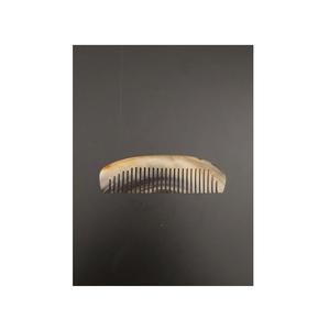 Peine de cuerno natural hecho a mano para el cuidado diario del cabello, desenredado y herramienta para el cuidado del cuero cabelludo. - Product Image 1
