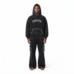 Survêtement noir à capuche pour homme, coupe ample, style streetwear, en coton, avec sweat-shirt et pantalon, personnalisable, orné de strass - Product Image 1