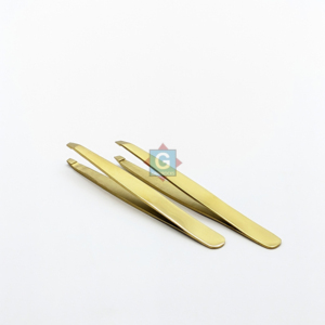 Pinzas para cejas de acero inoxidable chapadas en oro, ligeras y duraderas, con punta inclinada. Pinzas de punta inclinada de lujo. - Product Image 3