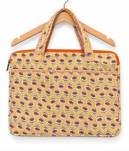 Sac fourre-tout matelassé Kantha fait main pour ordinateur portable, en tissu de coton imprimé, avec pochette rembourrée pour ordinateur portable et fermeture éclair, idéal pour le bureau et les voyages - Product Image 2