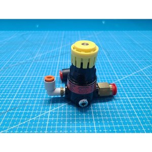 Régulateur de pression pneumatique Parker 14R013F, utilisé comme pièce détachée pour équipement semi-conducteur Legacy - Product Image 2