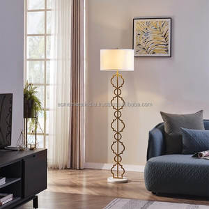 Lampadaire avec trois pieds en métal et abat-jour blanc idéal pour la décoration de la chambre à coucher moderne et fournissant un éclairage élégant et élégant - Product Image 6