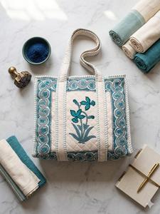 Bolso de mano de lujo de algodón estampado a mano de Jaipur, grande, acolchado, con estampado floral azul, para mujer, ideal para viajes y compras. - Product Image 4