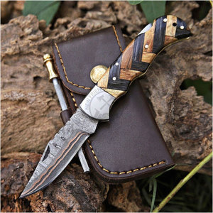Couteau pliant de poche en acier Damas cuivré fait main de haute qualité, couteau de chasse EDC pour l'extérieur avec manche en bois et embout en acier NEUF - Product Image 1