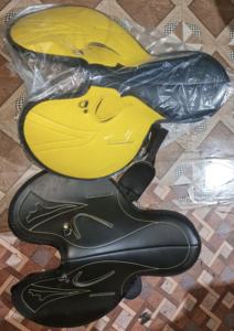 Selle de course équestre imperméable en cuir avec sangle de type girth - Product Image 2