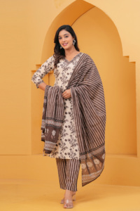 ชุดกางเกงคุร์ตาพิมพ์ลายสีเบจพร้อมผ้าคลุมไหล่สำหรับผู้หญิง |   ชุดคุर्ติทรงตรงคอทรงกลมแบบพื้นเมือง พร้อมผ้าคลุมไหล่ดีไซน์เนอร์ - Product Image 5